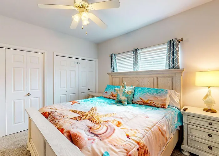 Holiday home Renovated 1st-floor With Pool & New Furnishings - 1 Block To The *