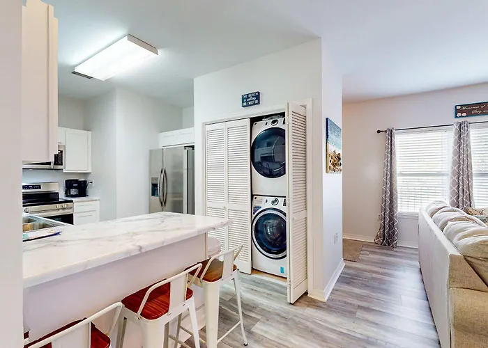 Holiday home Renovated 1st-floor With Pool & New Furnishings - 1 Block To The