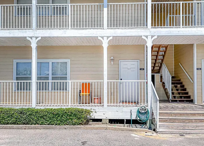 Holiday home Renovated 1st-floor With Pool & New Furnishings - 1 Block To The *